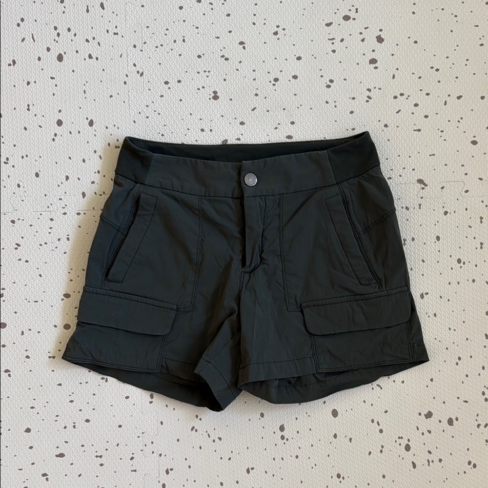 💘 ATHLETA - CARGO TREKKIE SHORTS